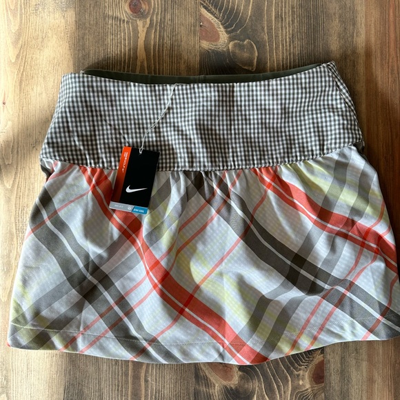 Nike golf skirt with detachable spandex shorts - Picture 2 of 7